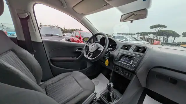 Volkswagen Polo view 11