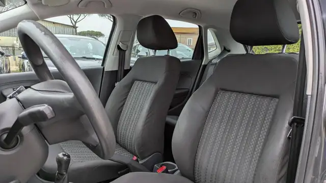 Volkswagen Polo view 12