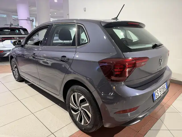 Volkswagen Polo view 3
