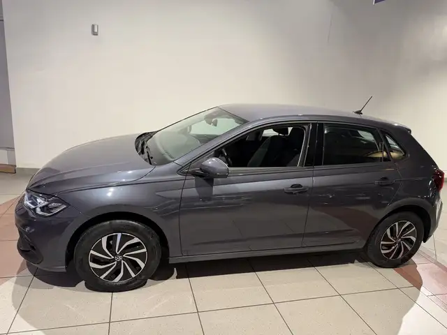 Volkswagen Polo view 2