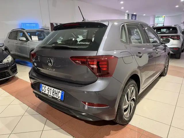 Volkswagen Polo view 5