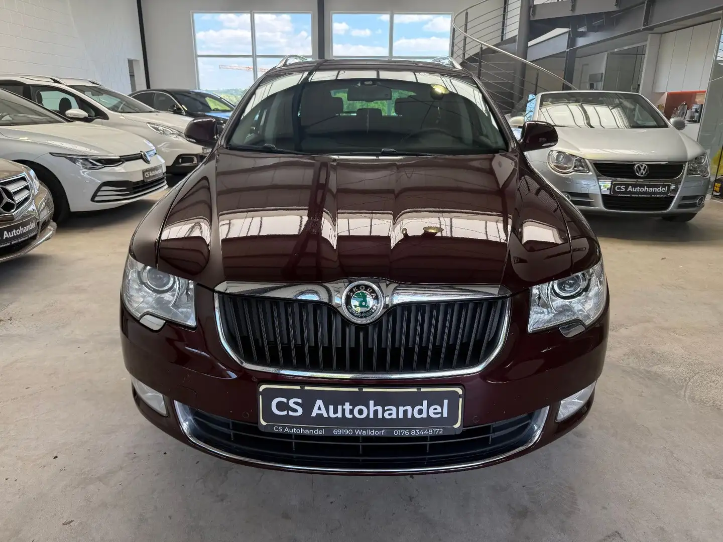 Skoda Superb 2,0TDI DSG Combi Ambition Červená - 2