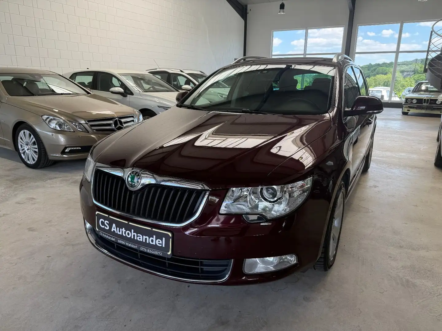 Skoda Superb 2,0TDI DSG Combi Ambition Červená - 1