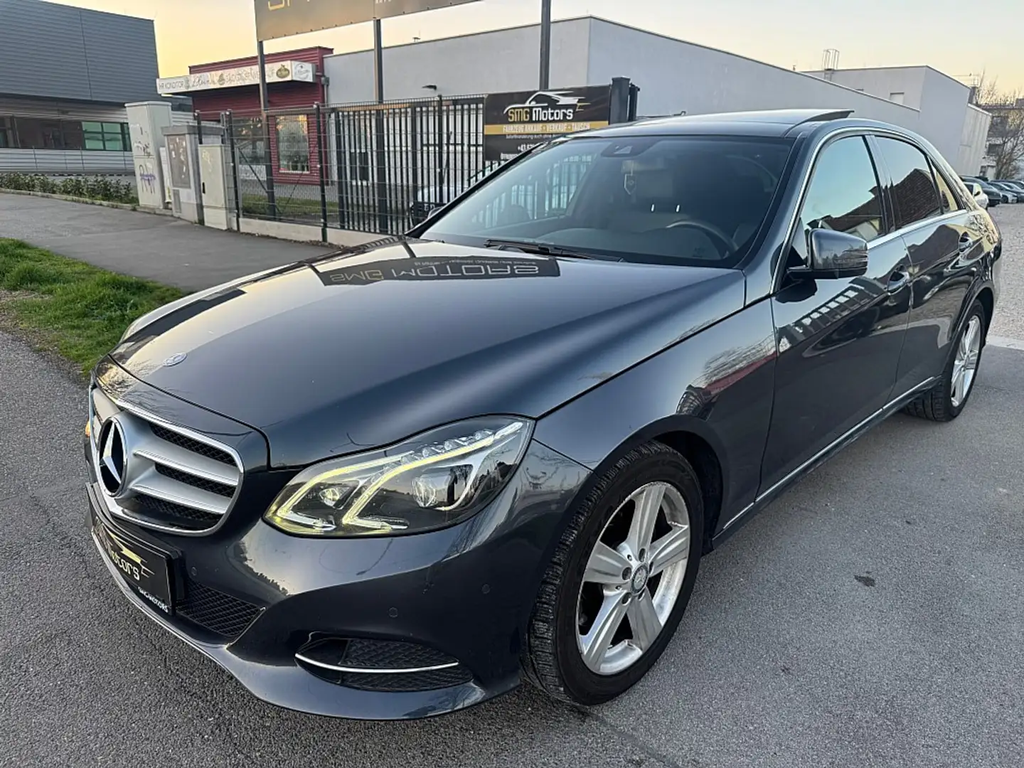 Mercedes-Benz E 220 CDI Avantgarde Aut. Grau - 2