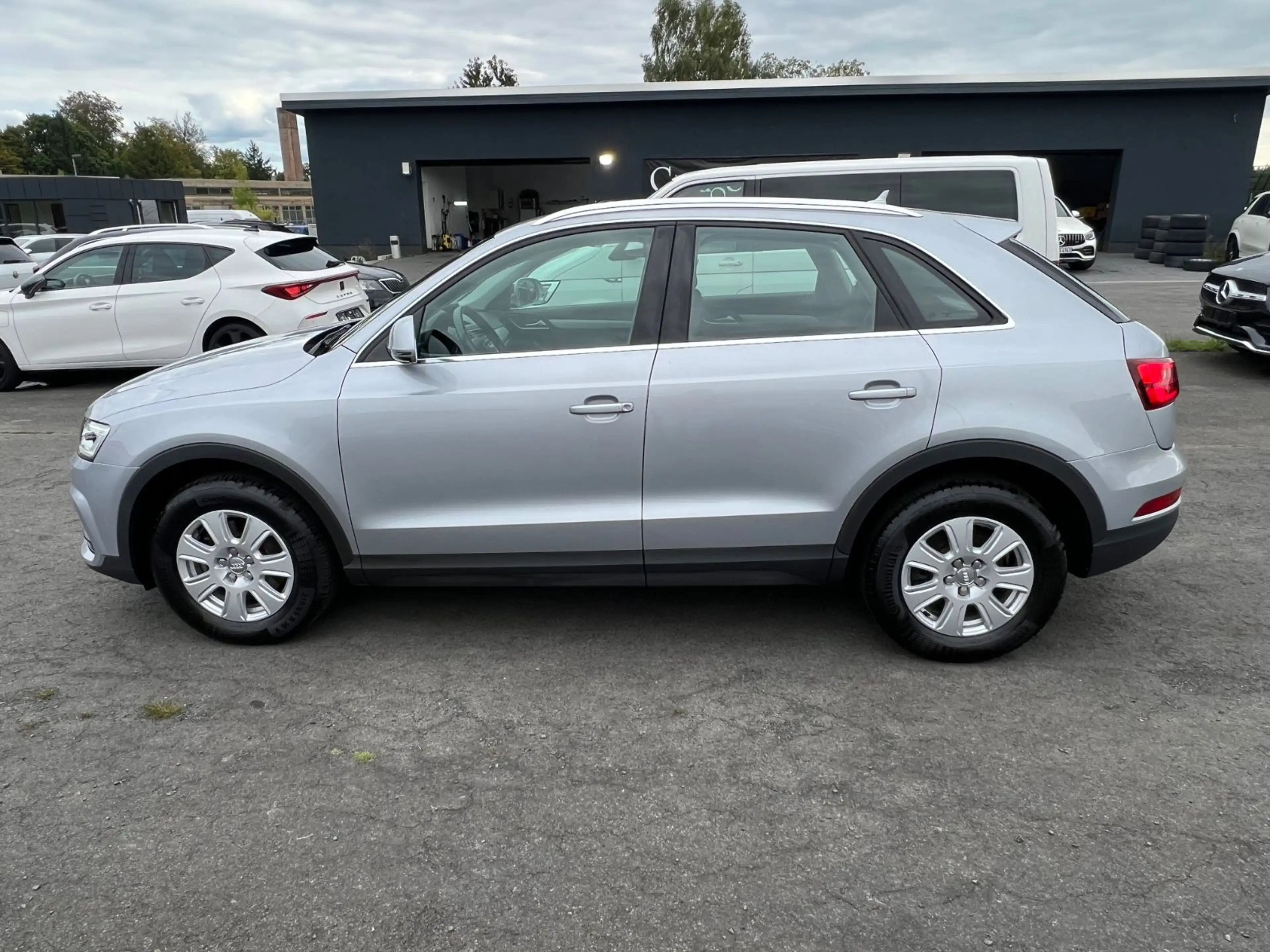 Audi Q3 1.Hand Navigation PDC LED Bluetooth Klima — photo 8