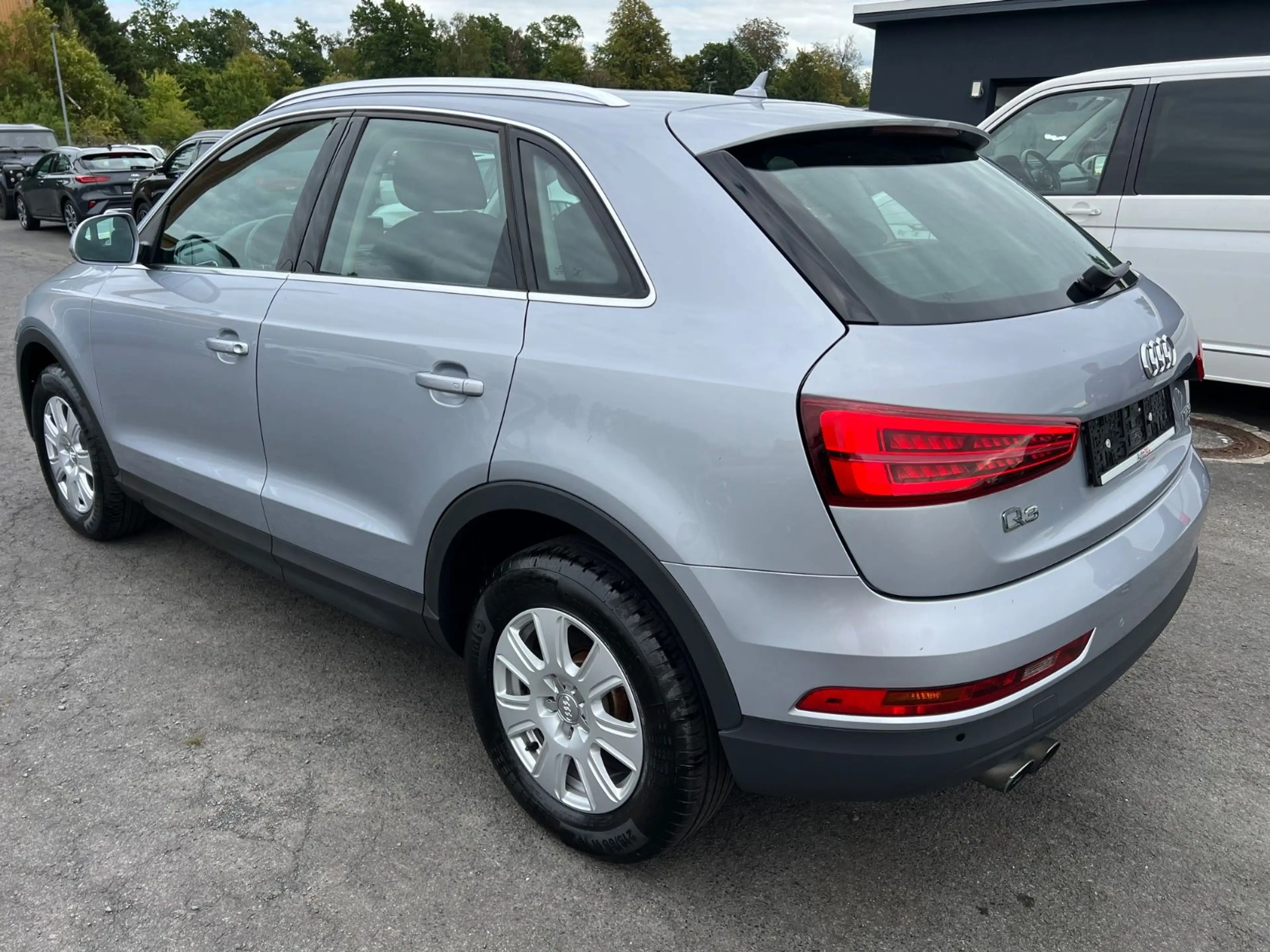 Audi Q3 1.Hand Navigation PDC LED Bluetooth Klima — photo 7