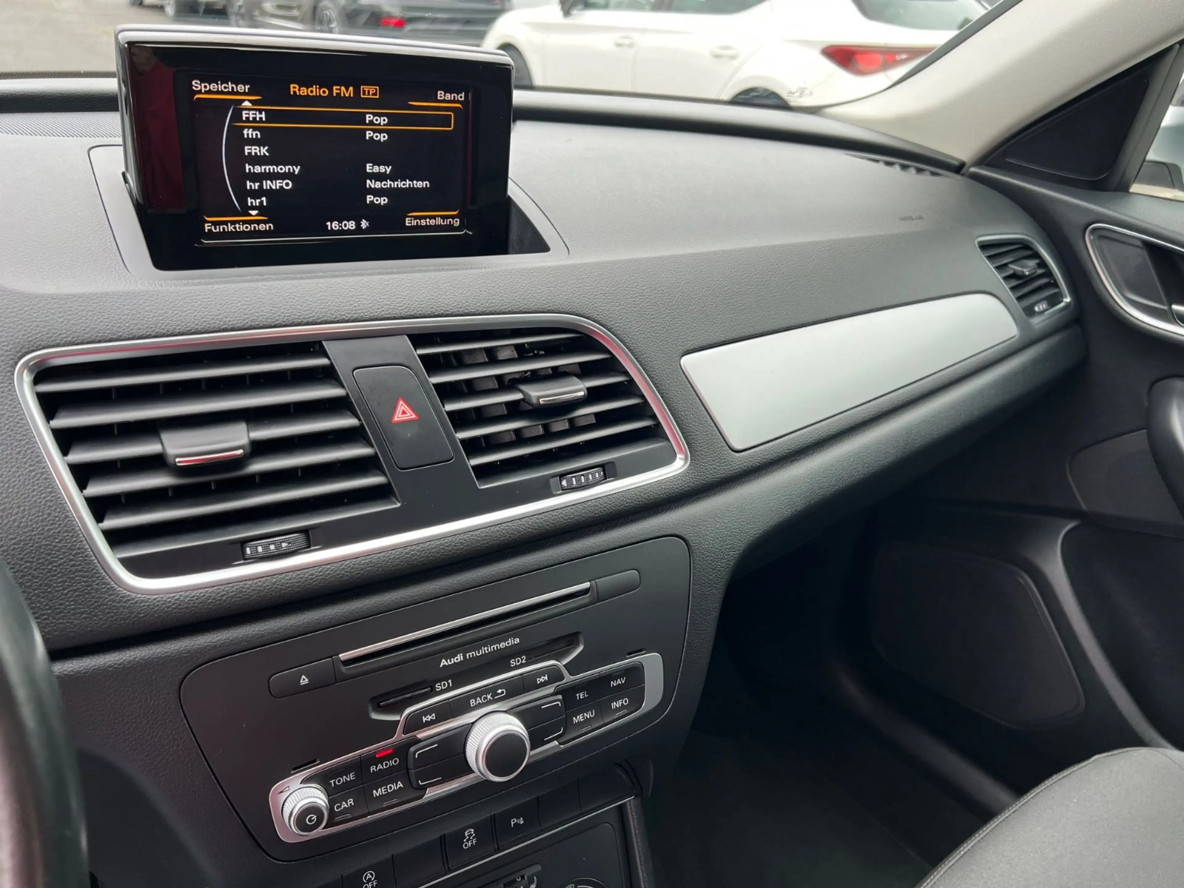 Audi Q3 1.Hand Navigation PDC LED Bluetooth Klima — photo 12