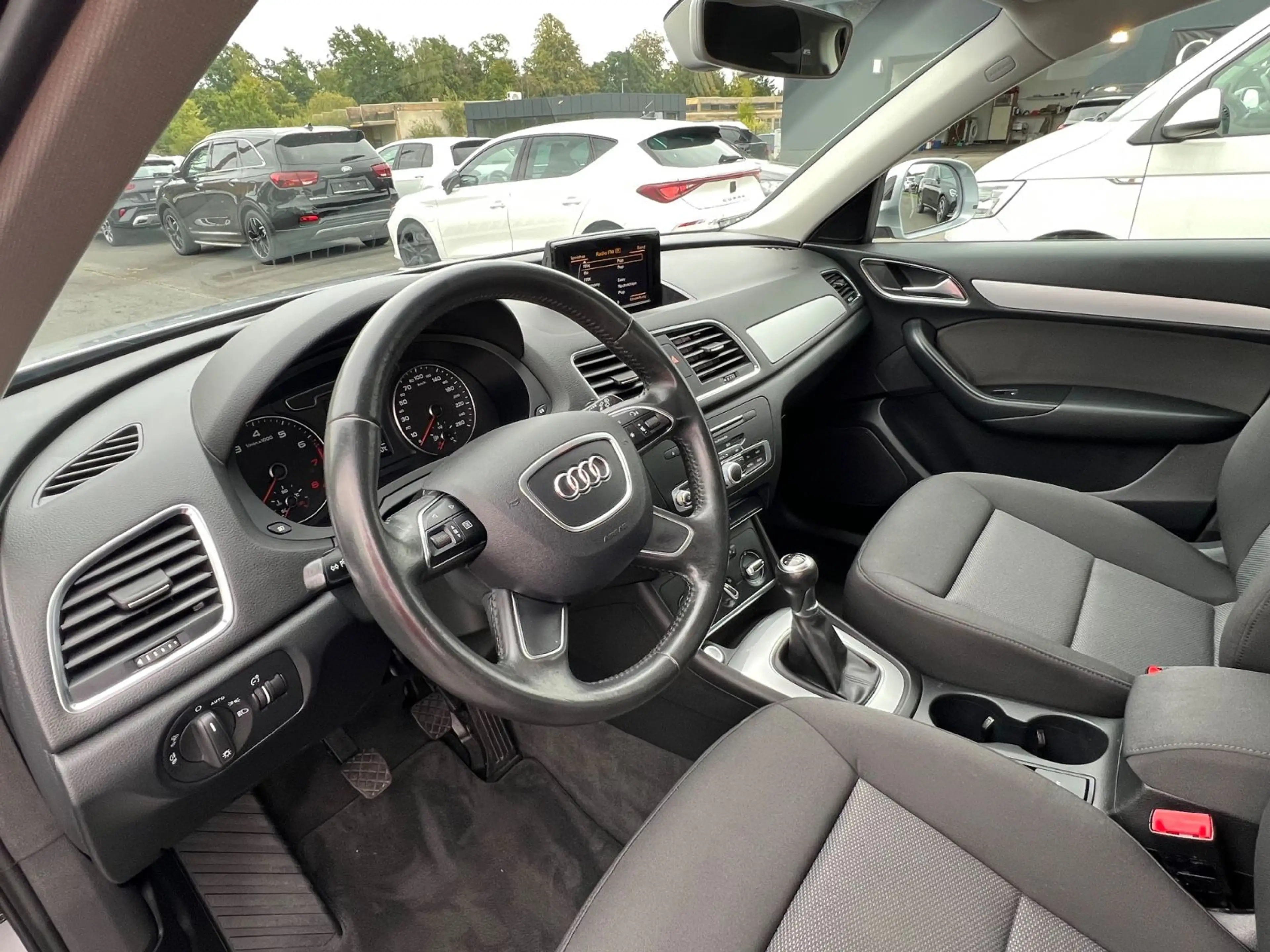 Audi Q3 1.Hand Navigation PDC LED Bluetooth Klima — photo 10