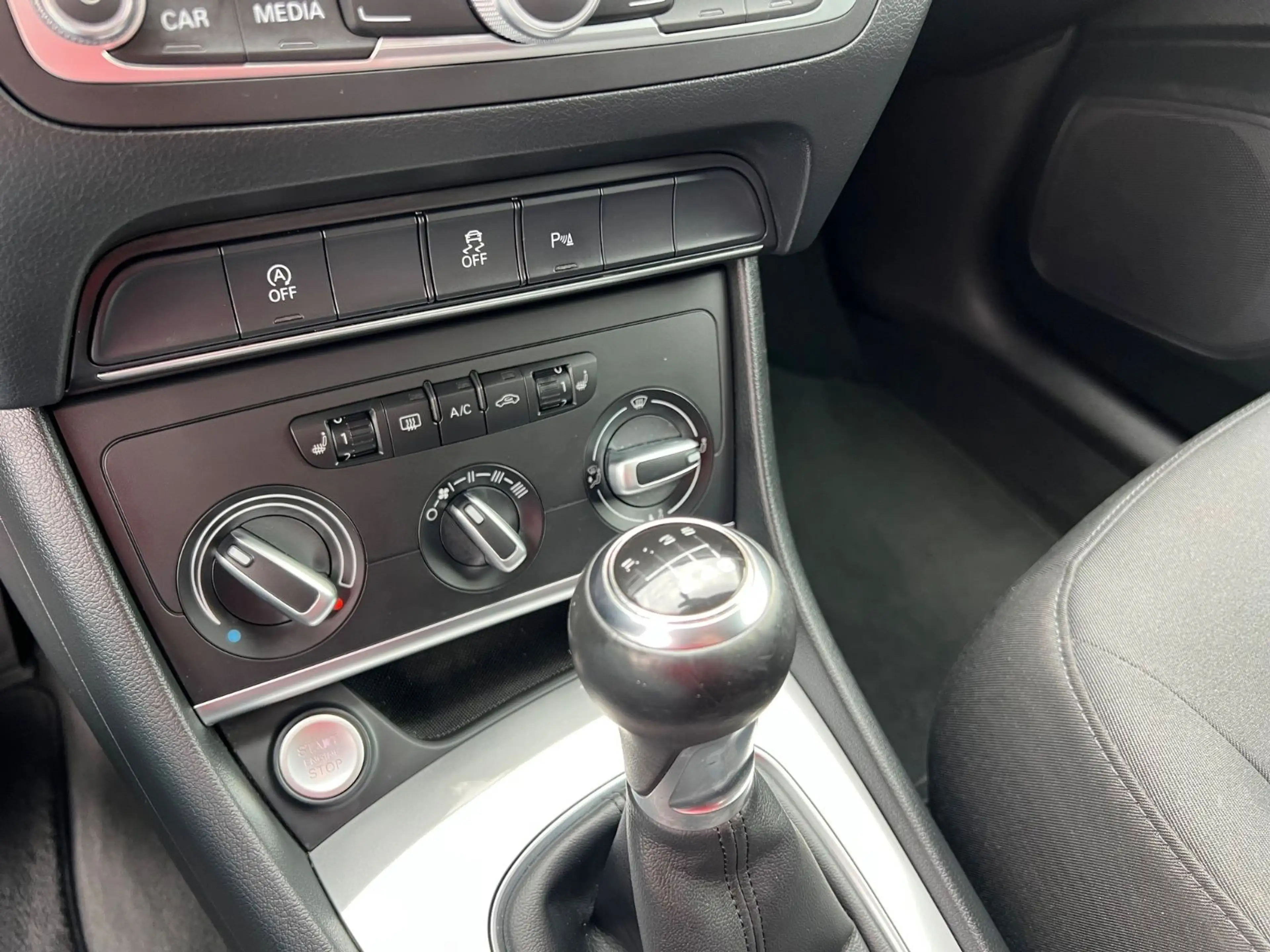 Audi Q3 1.Hand Navigation PDC LED Bluetooth Klima — photo 13