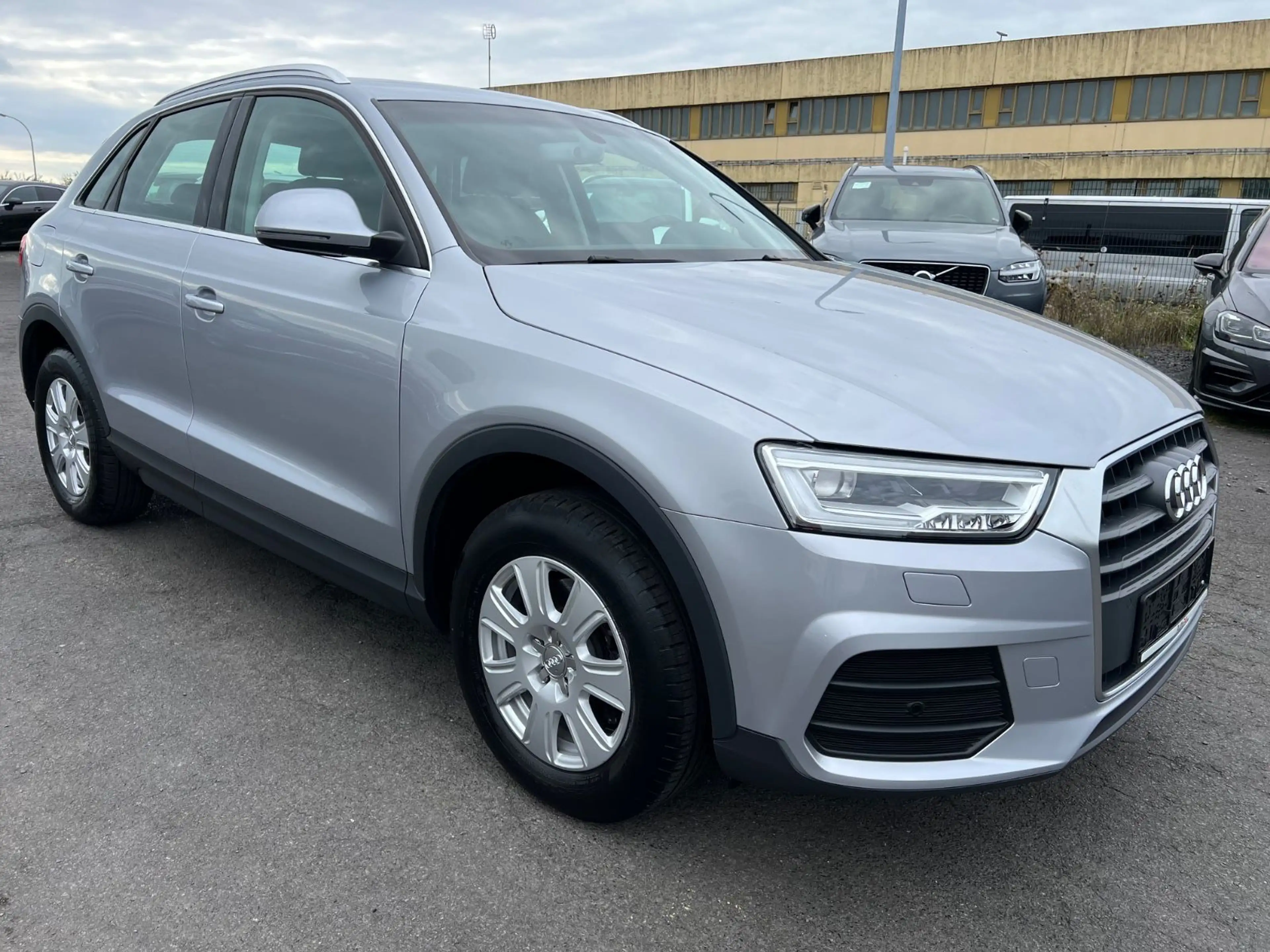 Audi Q3 1.Hand Navigation PDC LED Bluetooth Klima — photo 3