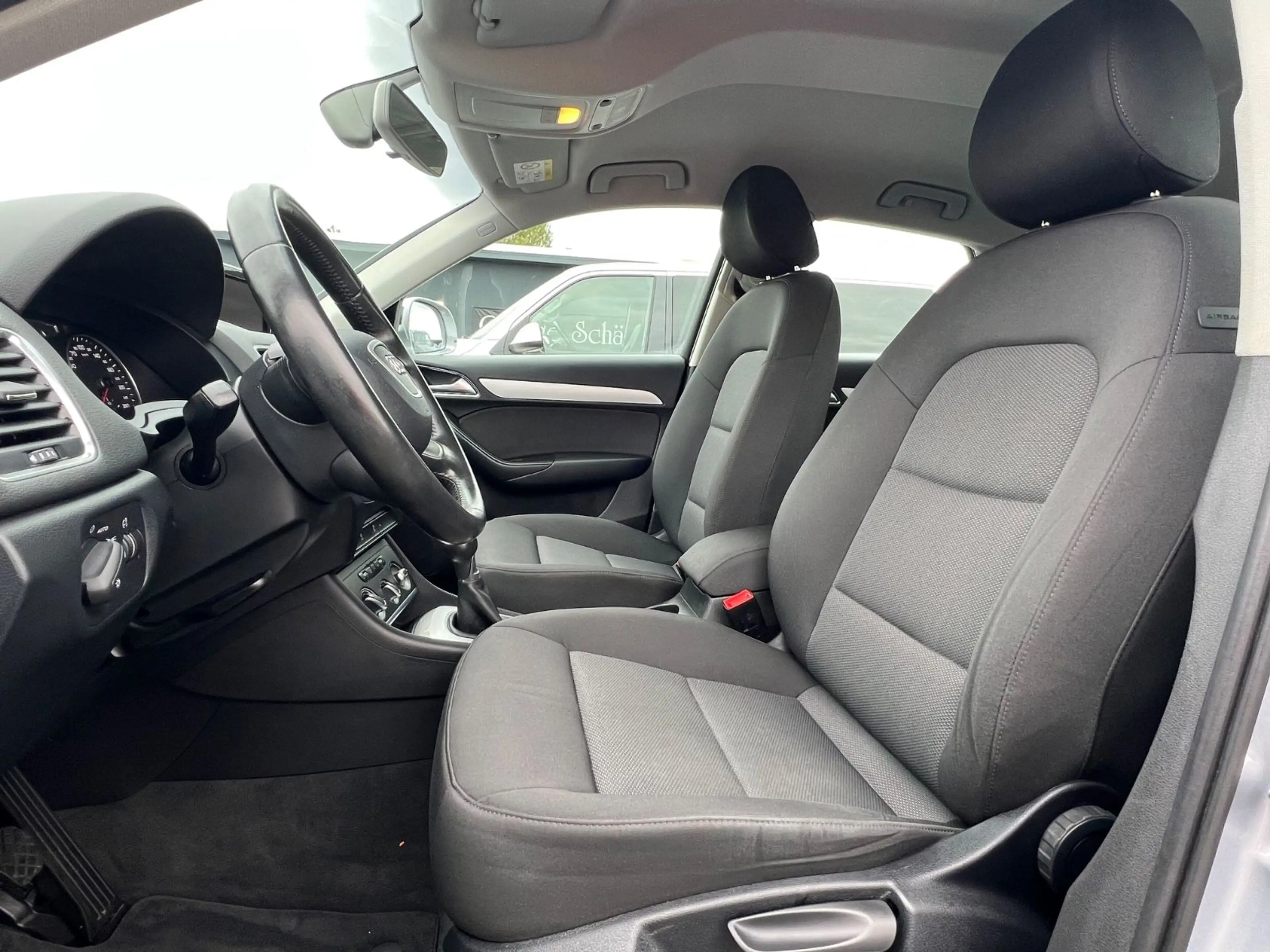 Audi Q3 1.Hand Navigation PDC LED Bluetooth Klima — photo 9