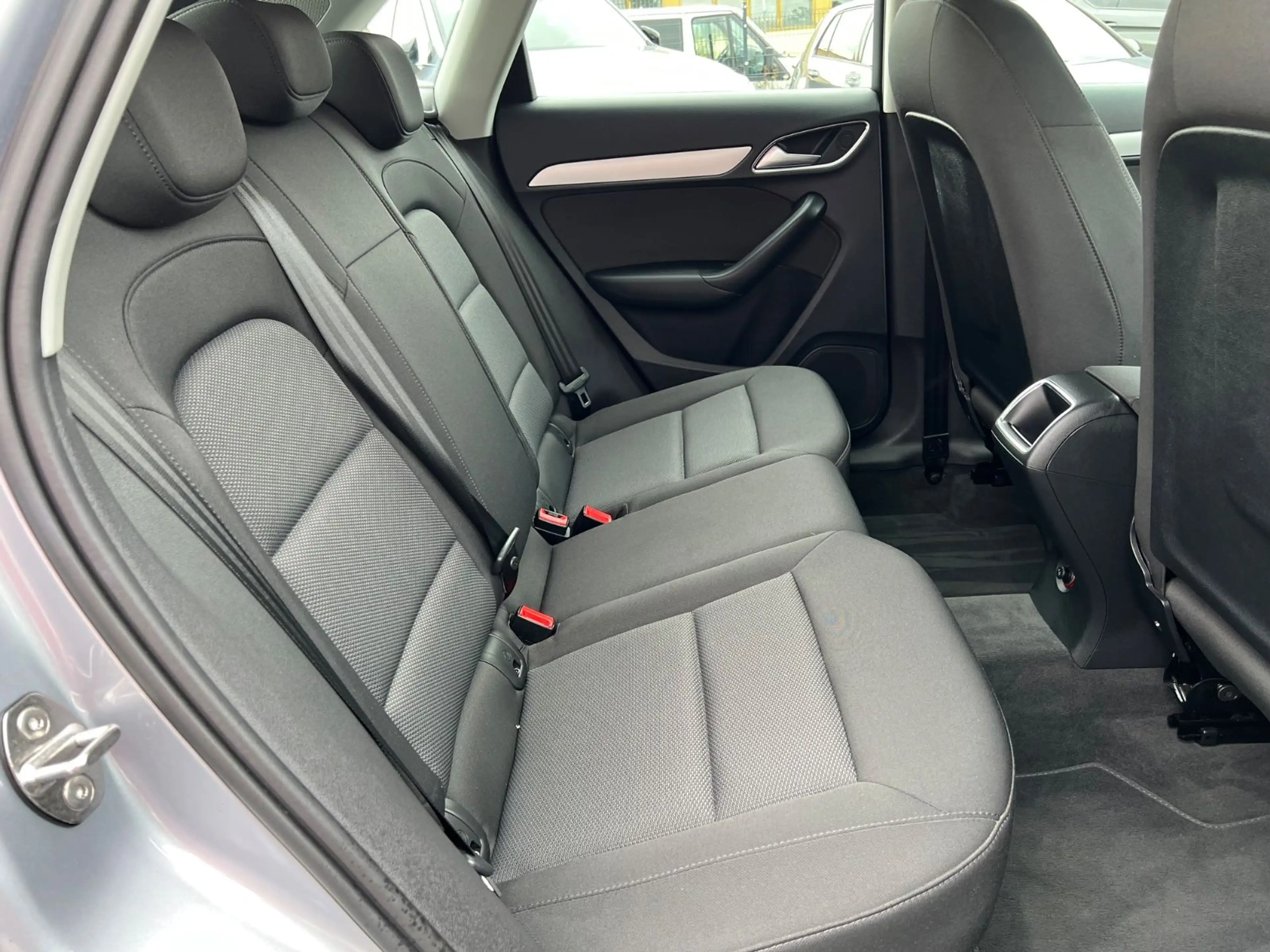 Audi Q3 1.Hand Navigation PDC LED Bluetooth Klima — photo 15
