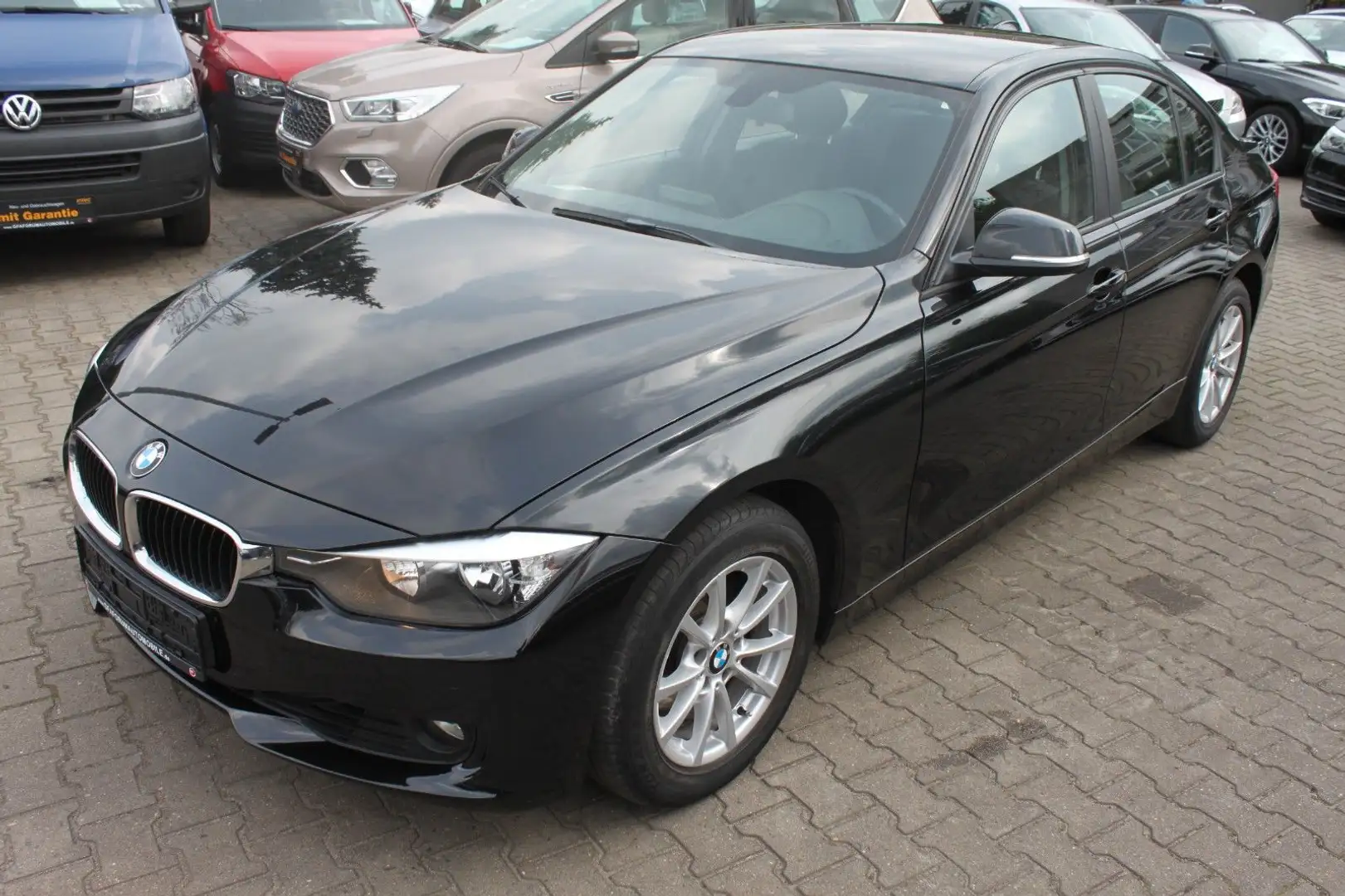 BMW 320 Baureihe 3 Lim. 320 i Noir - 1
