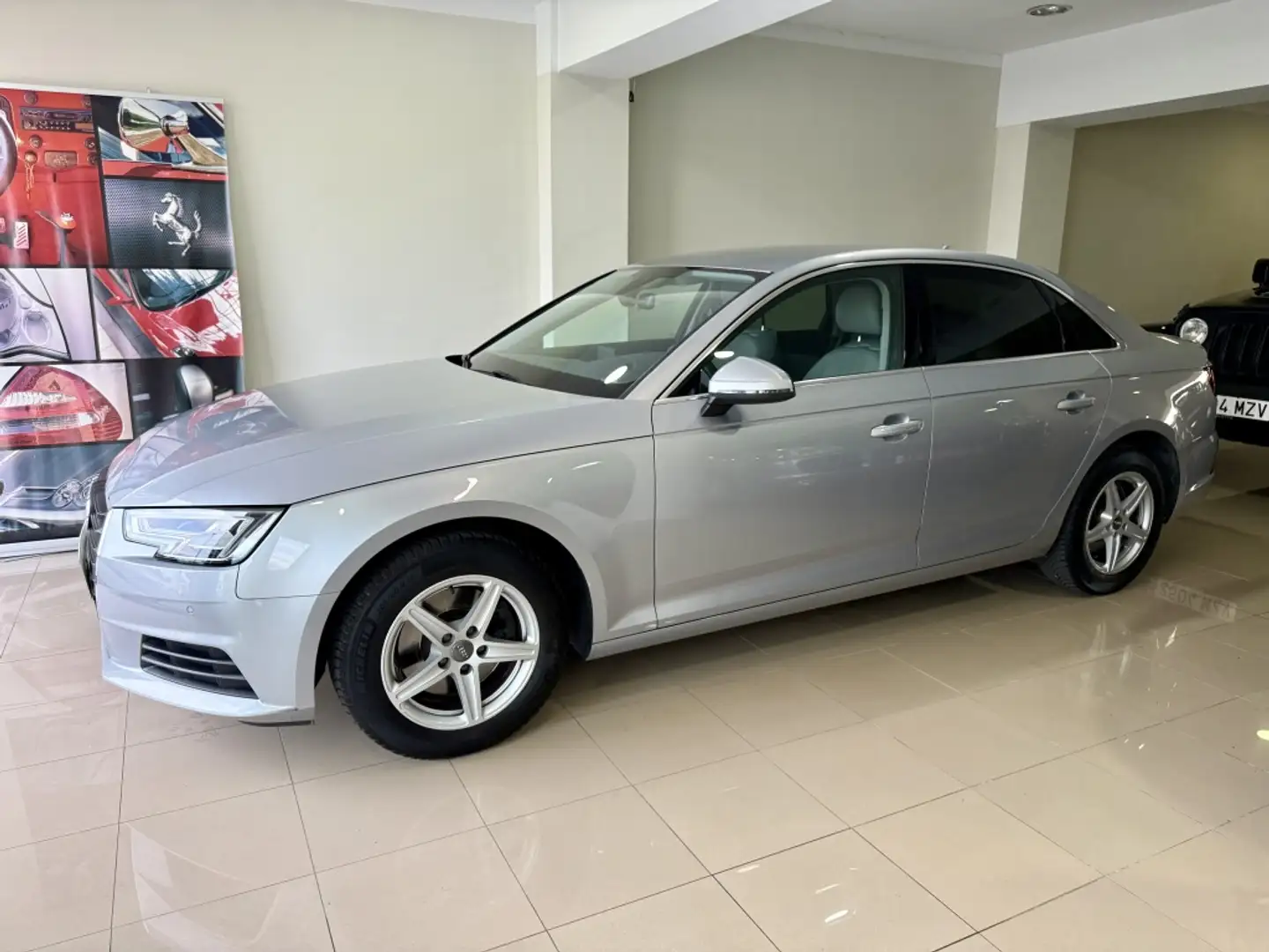 Audi A4 30 TDI Advanced S tronic 90kW Plateado - 2