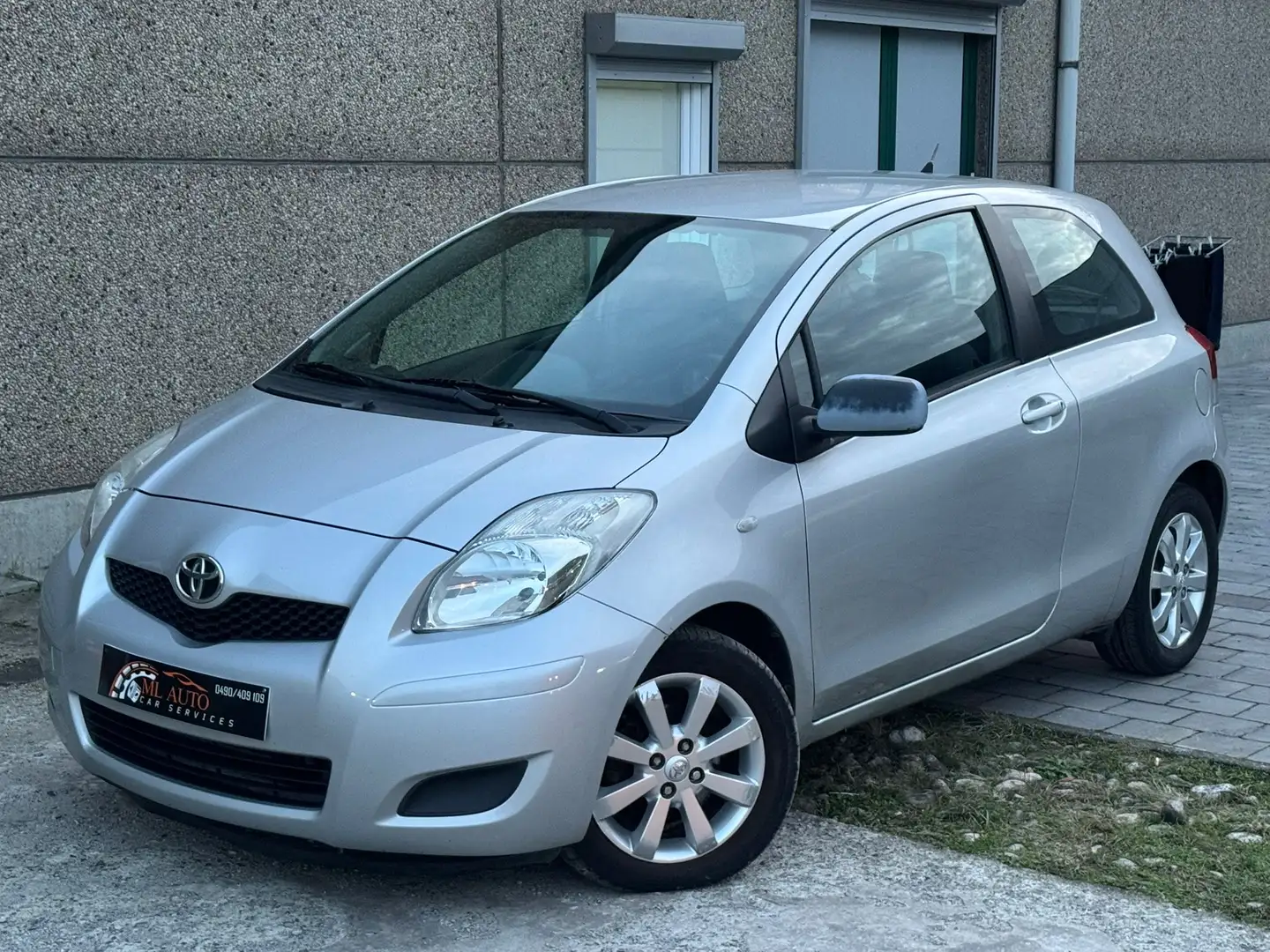 Toyota Yaris 1.4 D-4D Airco Petit Prix Ct ok 5Portes Propre Gris - 1