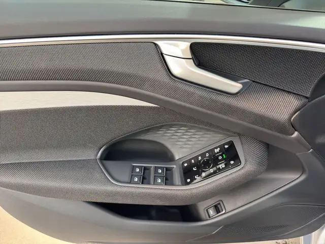 Audi A6 view 8