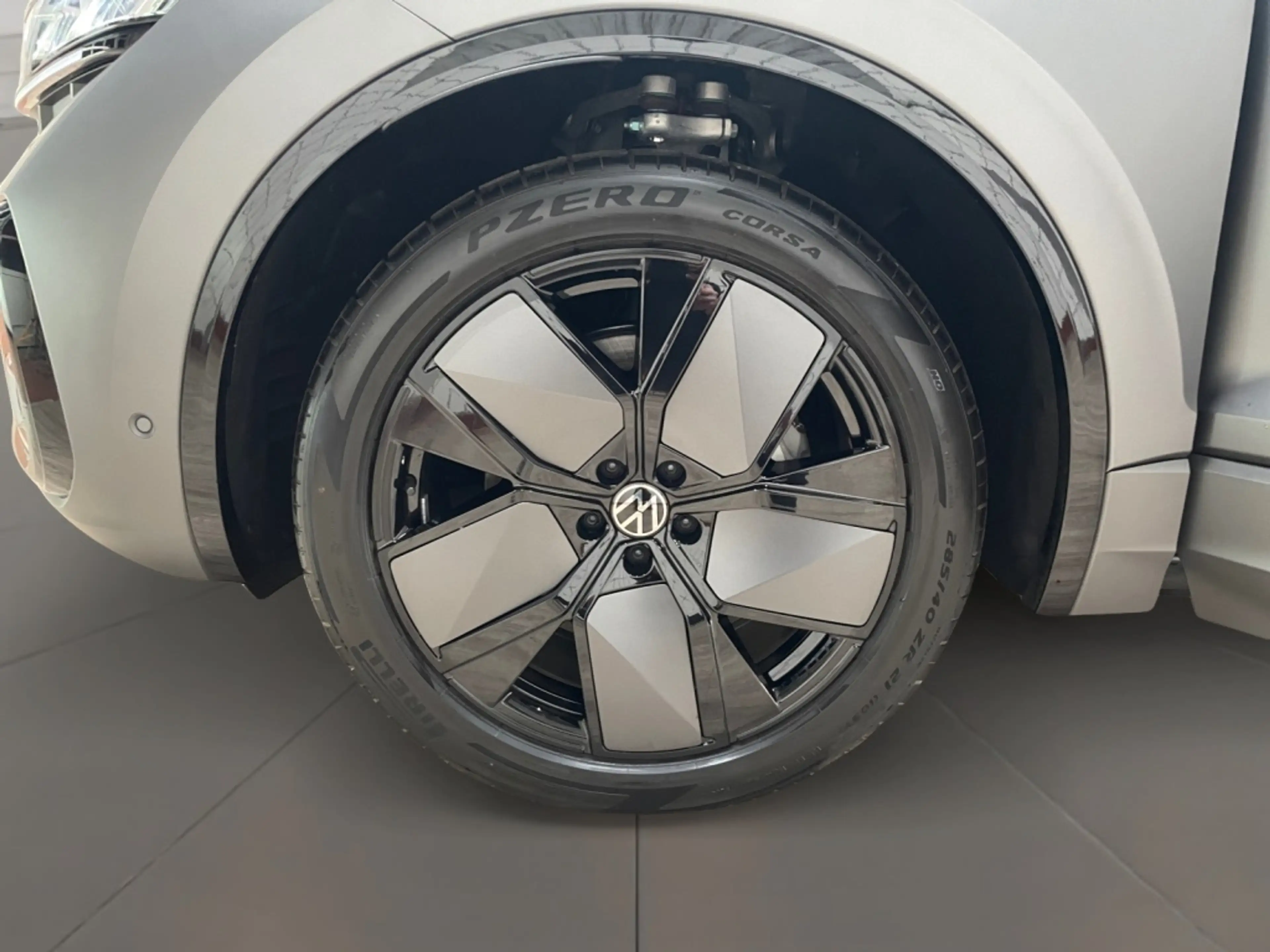 Volkswagen Touareg R-Line 3.0 TDI 4motion Style+Fahrassist — photo 10