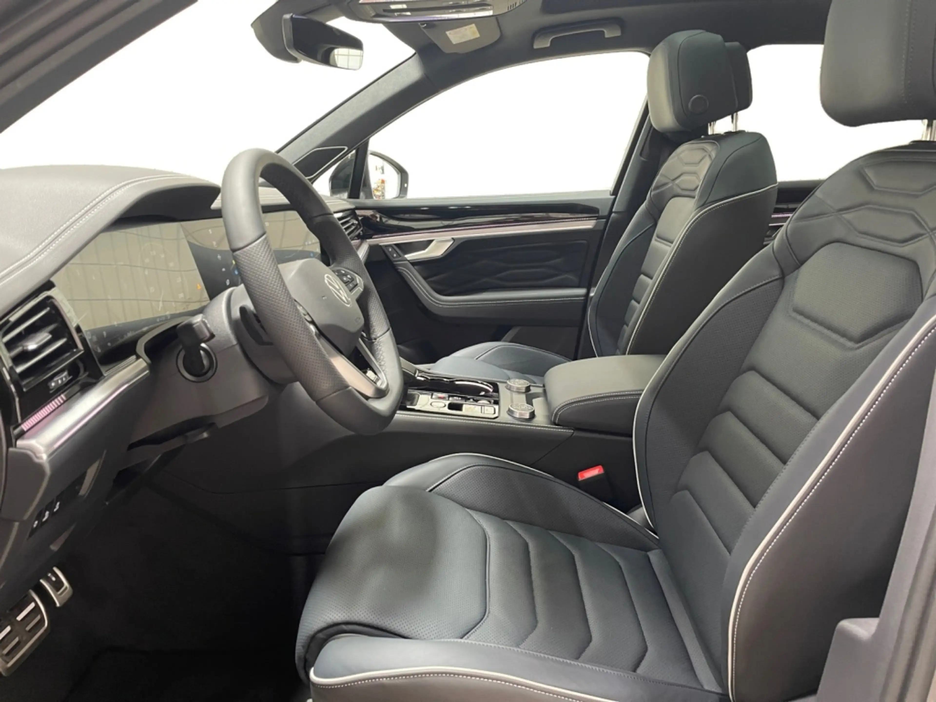 Volkswagen Touareg R-Line 3.0 TDI 4motion Style+Fahrassist — photo 7