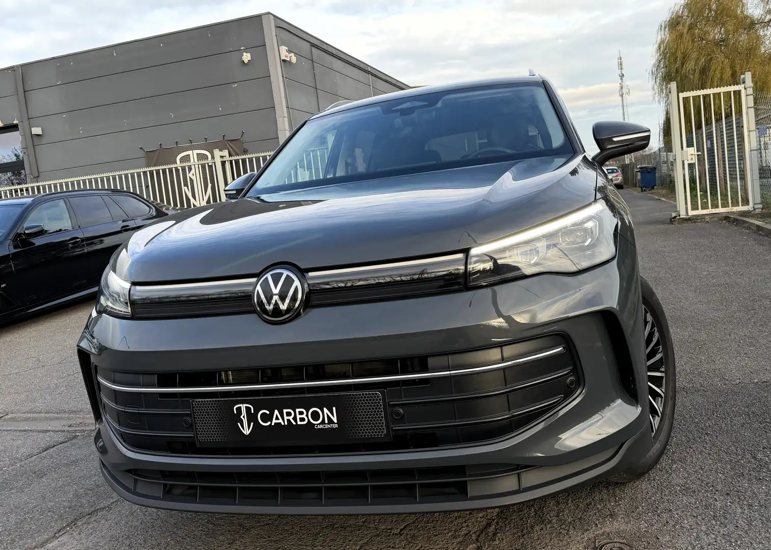 Volkswagen Tiguan 1.5 eTSI MHEV Business Premium Pack CUIR/KEYLESS Gris - 1