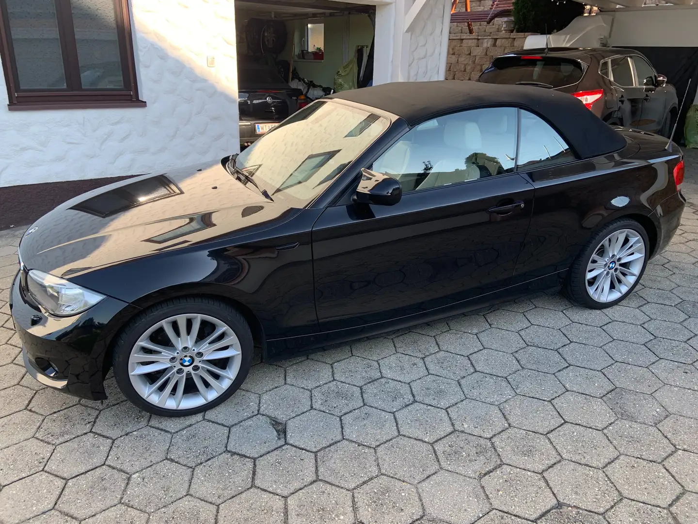 BMW 120 120i , Automatik , Cabrio , 170 PS Schwarz - 2
