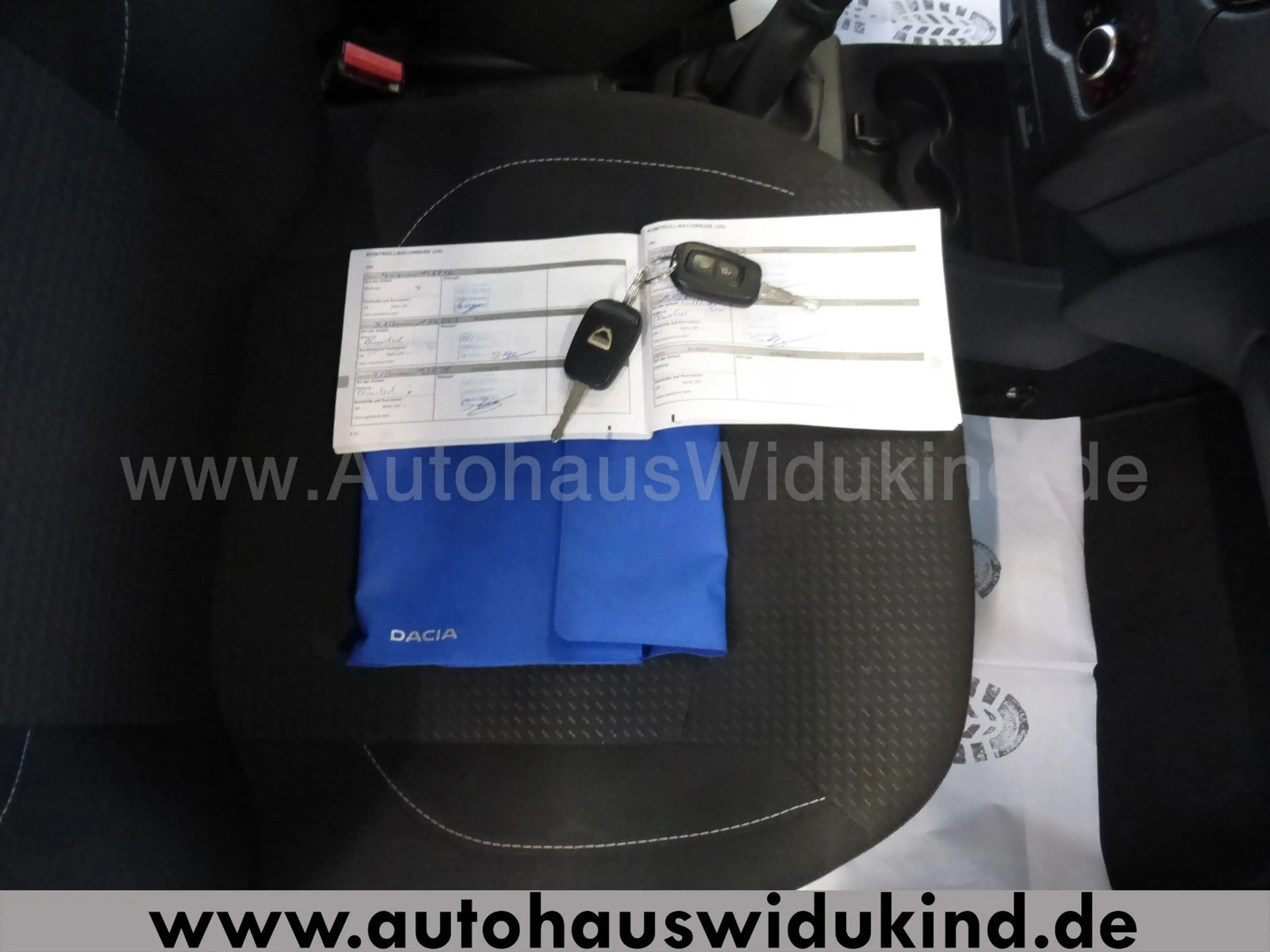 Dacia Lodgy 1.6 Laureate Klima PDC AHK 7 Sitzer 1.HAND — photo 14