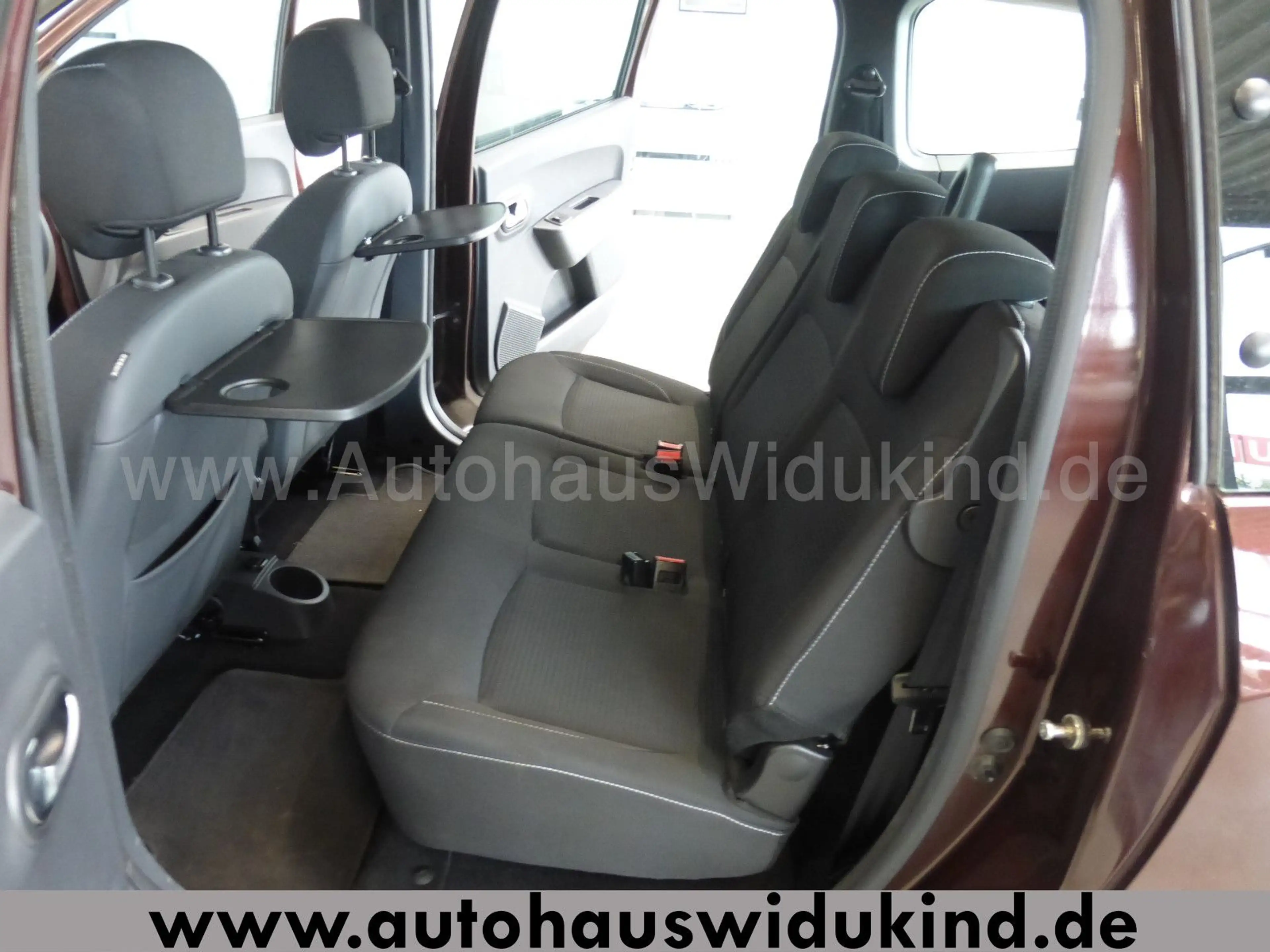 Dacia Lodgy 1.6 Laureate Klima PDC AHK 7 Sitzer 1.HAND — photo 10