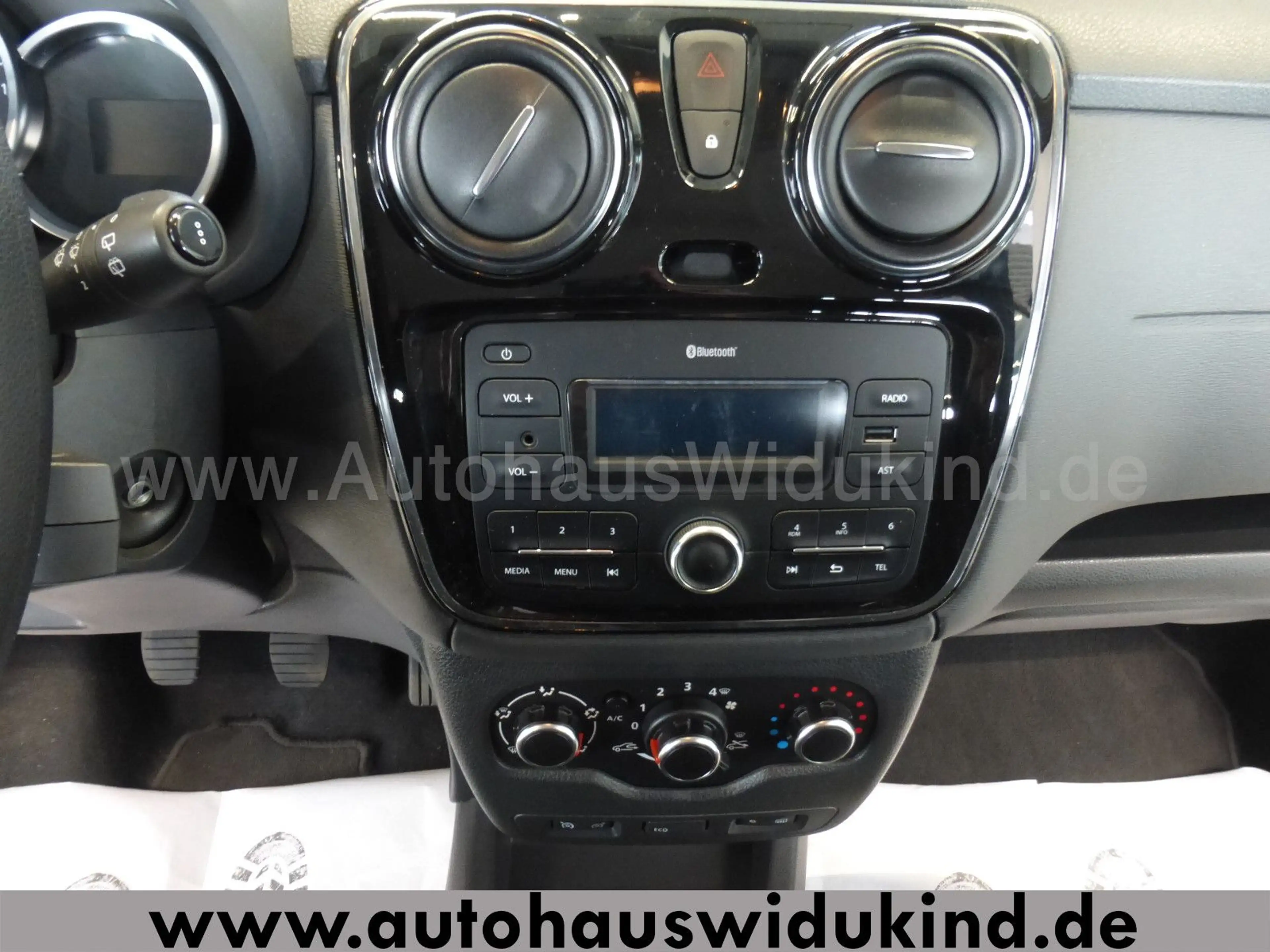 Dacia Lodgy 1.6 Laureate Klima PDC AHK 7 Sitzer 1.HAND — photo 13