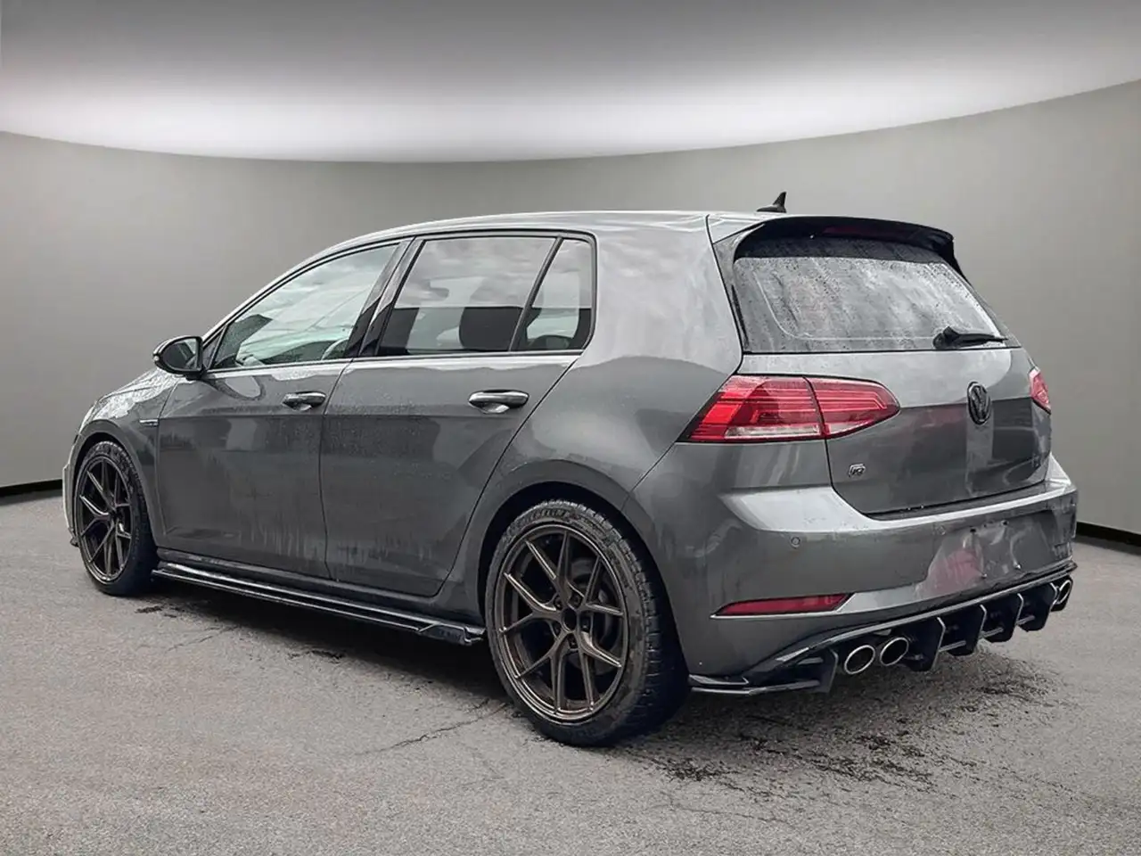 Volkswagen Golf R photo Volkswagen Golf R
