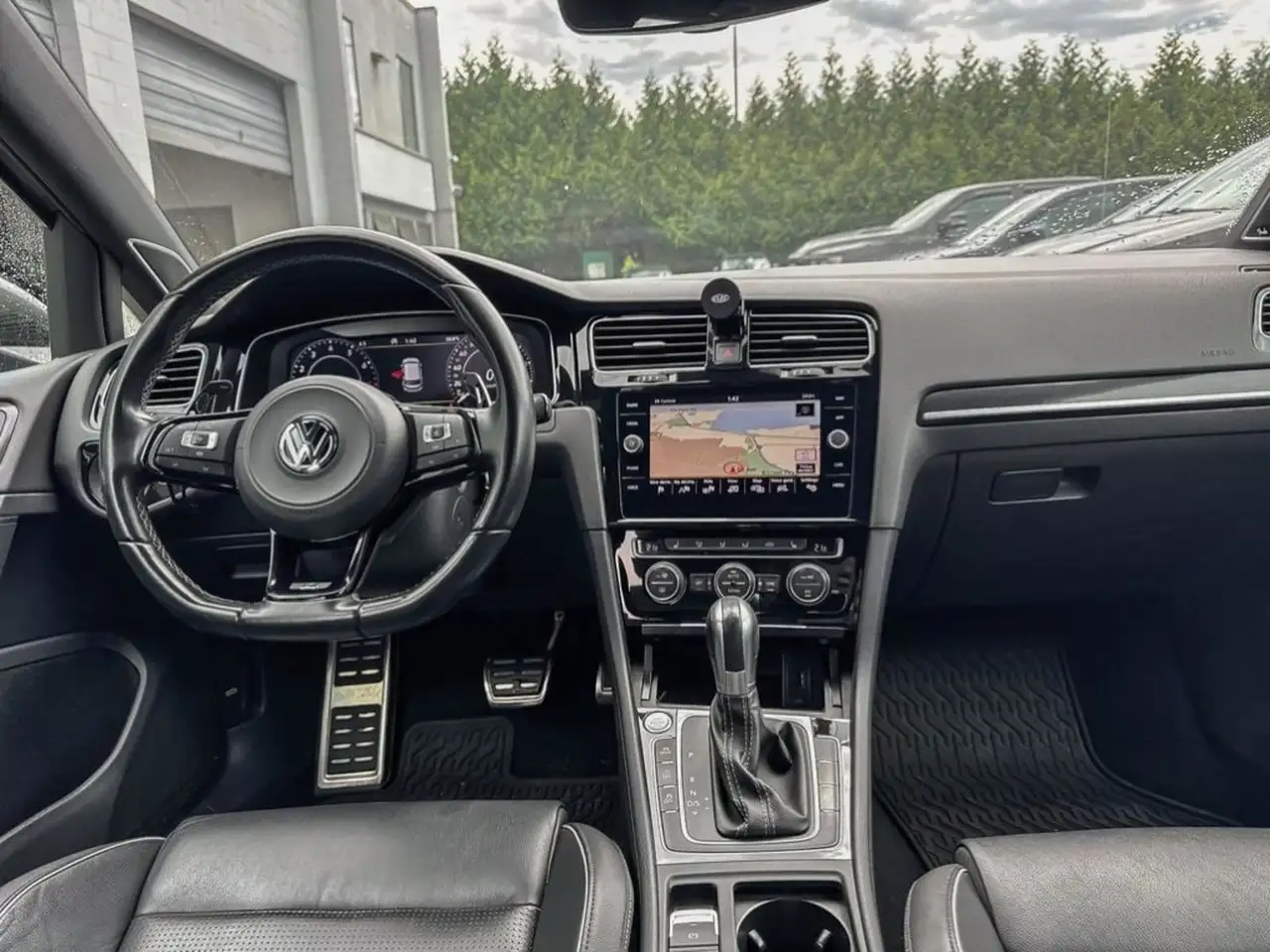 Volkswagen Golf R photo Volkswagen Golf R