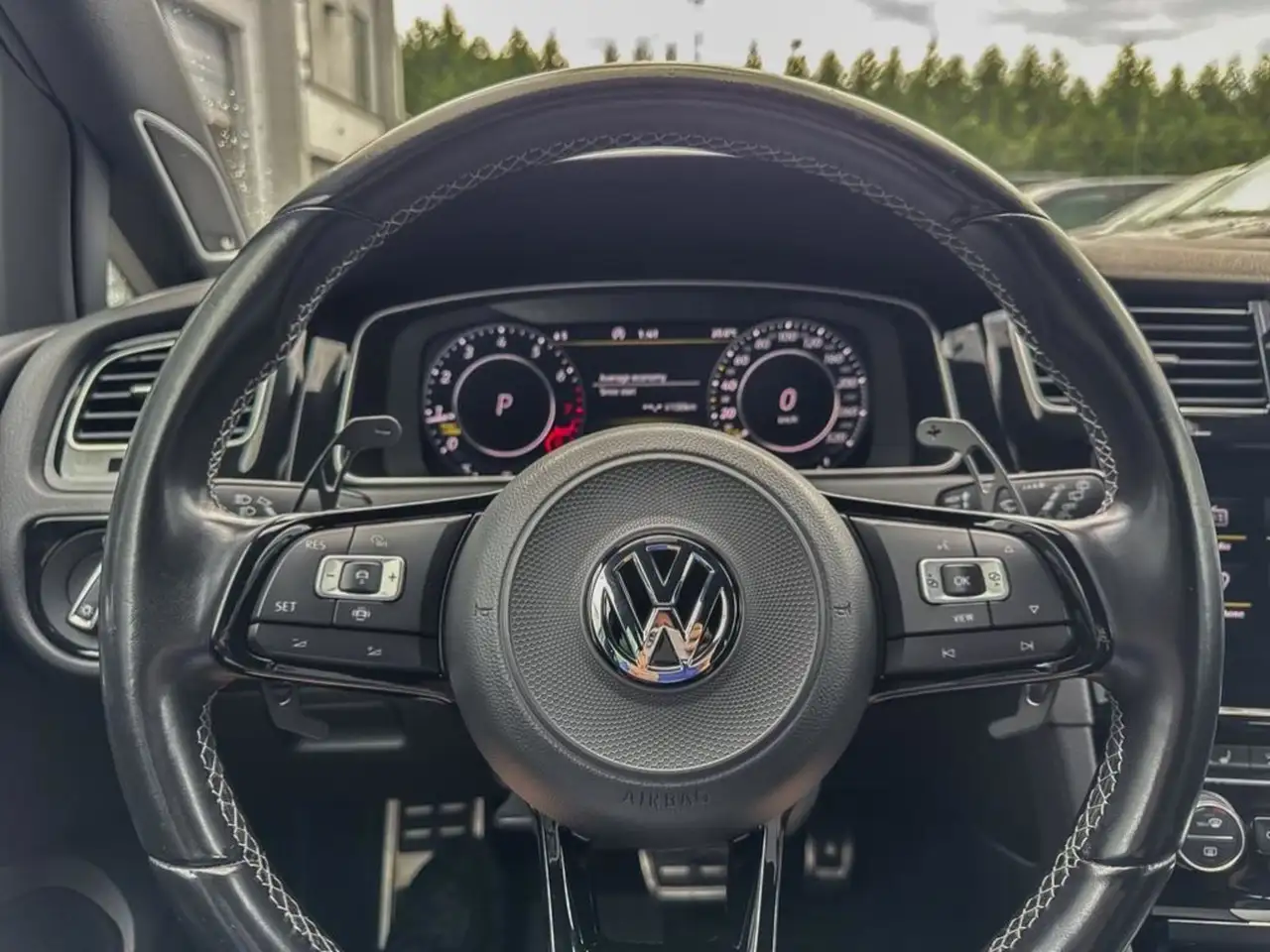 Volkswagen Golf R photo Volkswagen Golf R