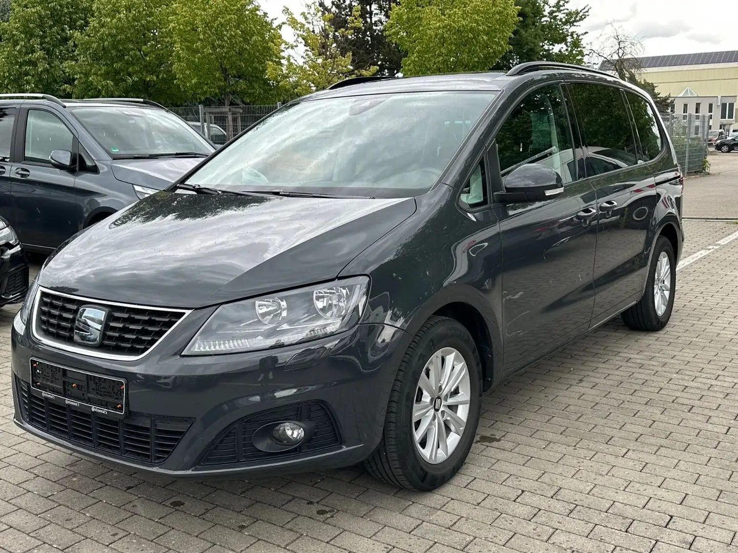SEAT Alhambra 2.0 TDI*DSG*7-Sitz*DCC*ACC*Spur*AHK*KAM Grijs - 2
