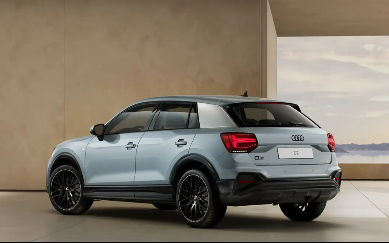 Audi Q2 35 TFSI S tronic Identity Black, миниатюра 4
