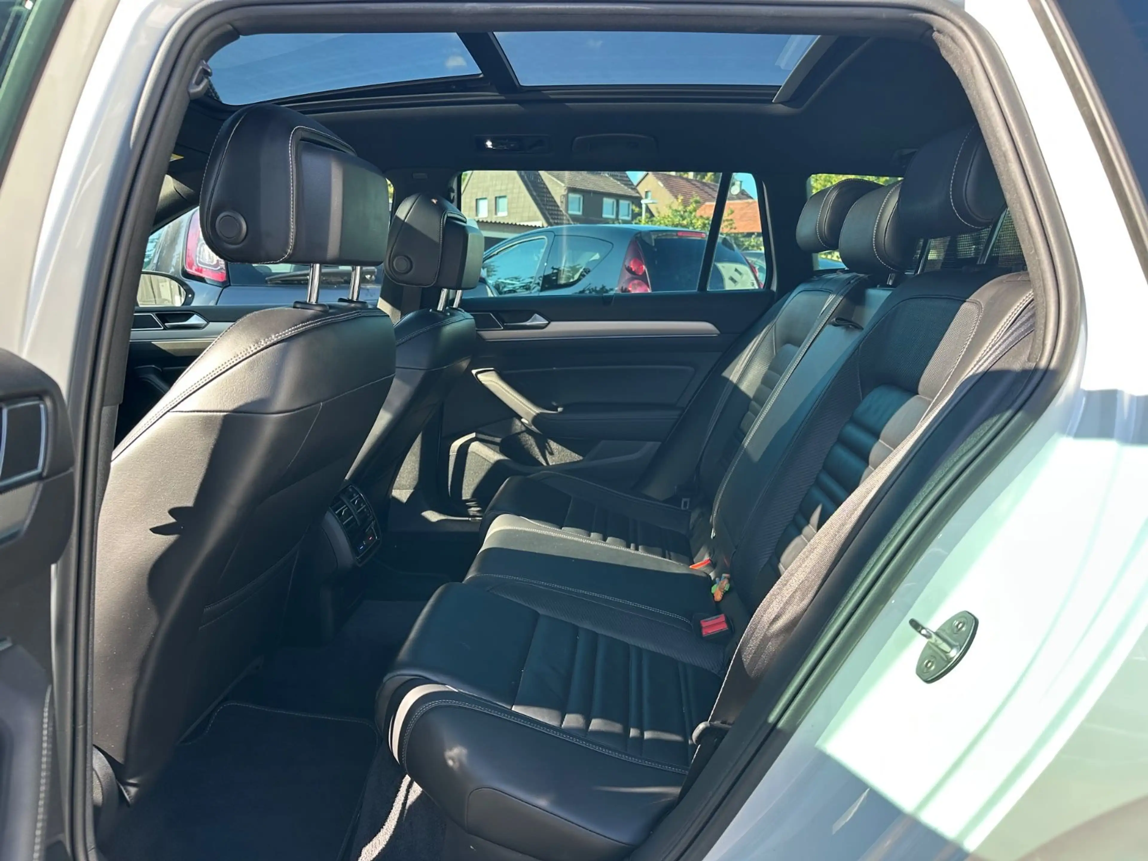 Volkswagen Passat Variant R-Line 4Motion BMT/Start-Stop — photo 9