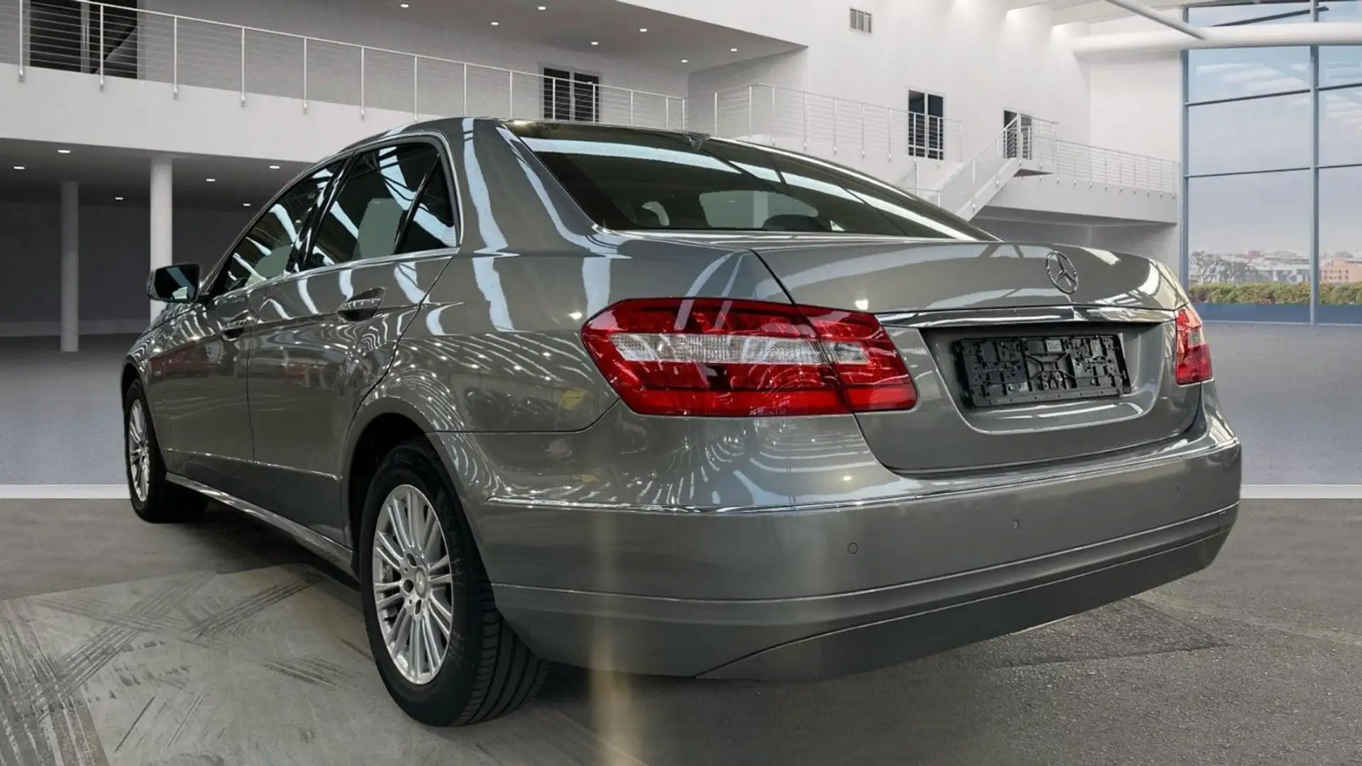 Mercedes-Benz E 200 CDI BE ELEGANCE TEMPO PDC 6-GANG 2HD Zilver - 2