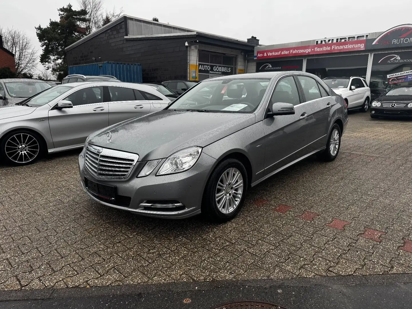 Mercedes-Benz E 200 CDI BE ELEGANCE TEMPO PDC 6-GANG 2HD Silber - 1