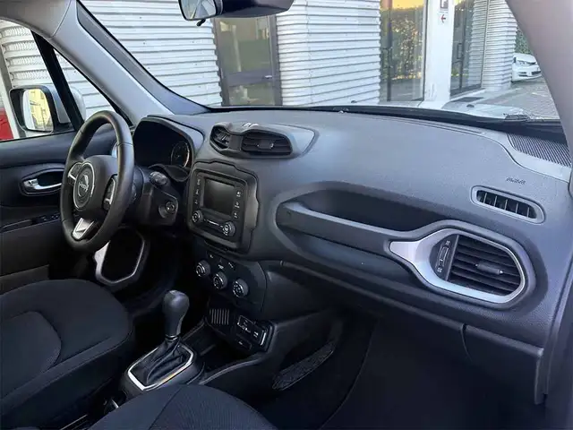 Jeep Renegade view 21