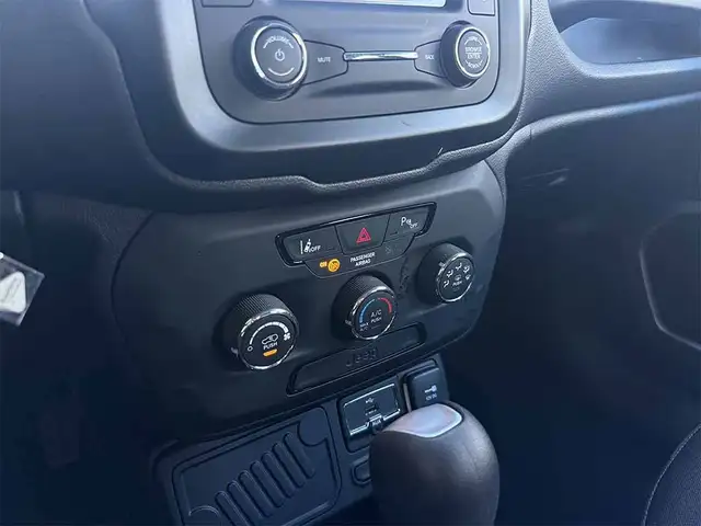 Jeep Renegade view 17