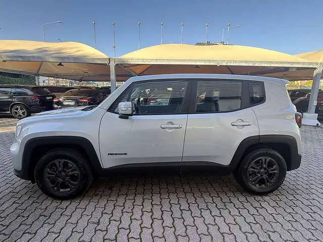 Jeep Renegade view 8