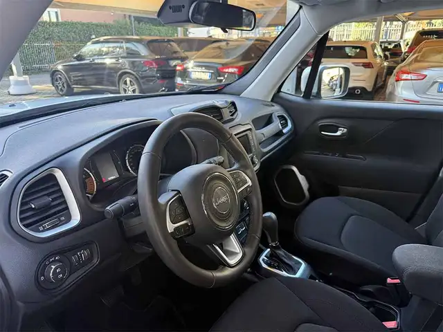 Jeep Renegade view 10