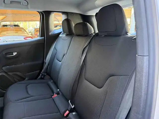 Jeep Renegade view 24