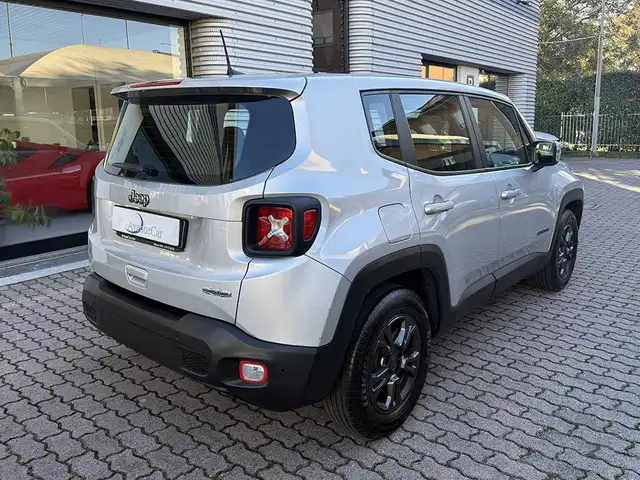 Jeep Renegade view 5