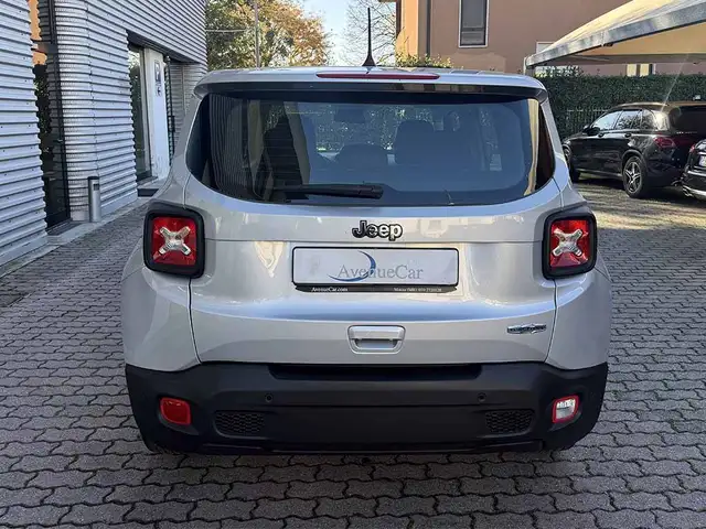 Jeep Renegade view 6