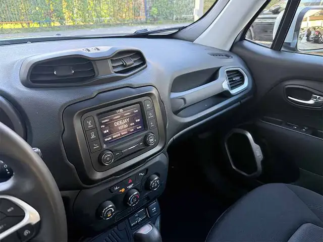 Jeep Renegade view 15