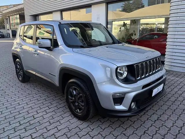 Jeep Renegade view 3
