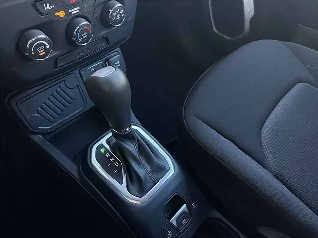 Jeep Renegade view 16