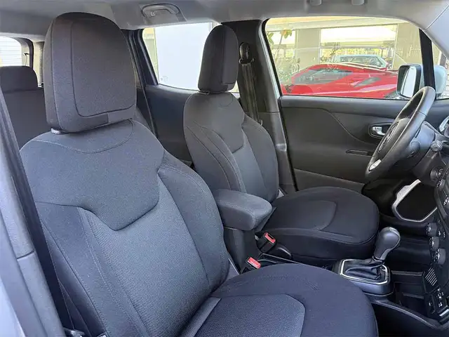 Jeep Renegade view 20