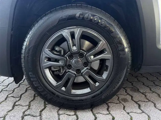 Jeep Renegade view 9