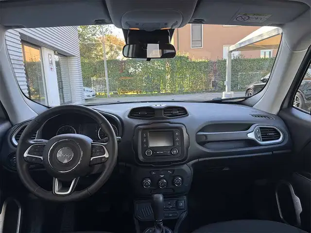 Jeep Renegade view 23