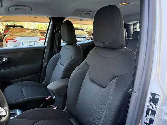 Jeep Renegade view 19