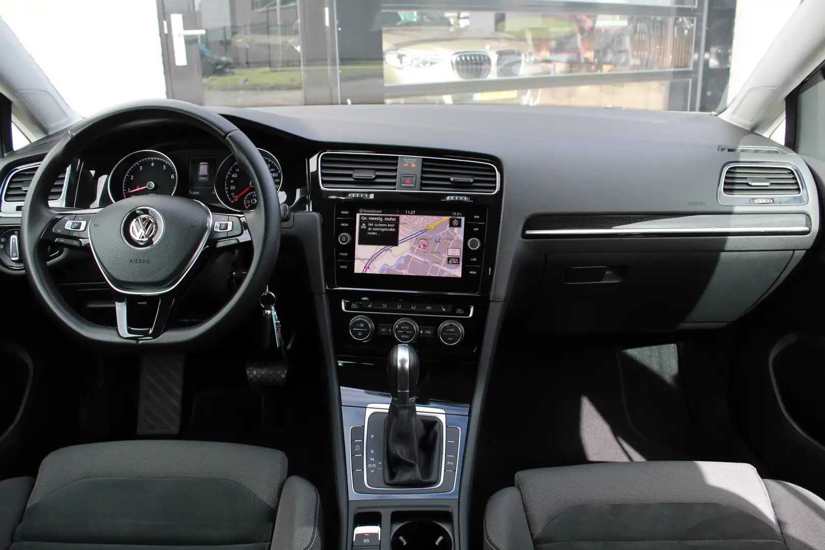 Volkswagen Golf 1.5 TSI Highline / Carplay / Camera / Automaat Grijs - 2